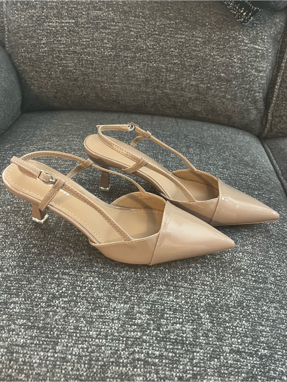 313–Patent Pointed Slingback Heels in Beige